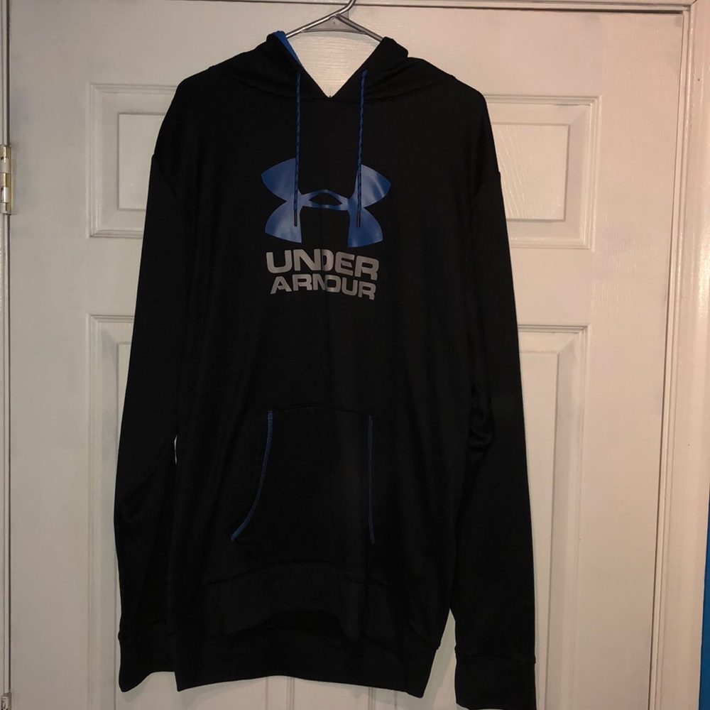 Men’s Under Armour sweatshirt